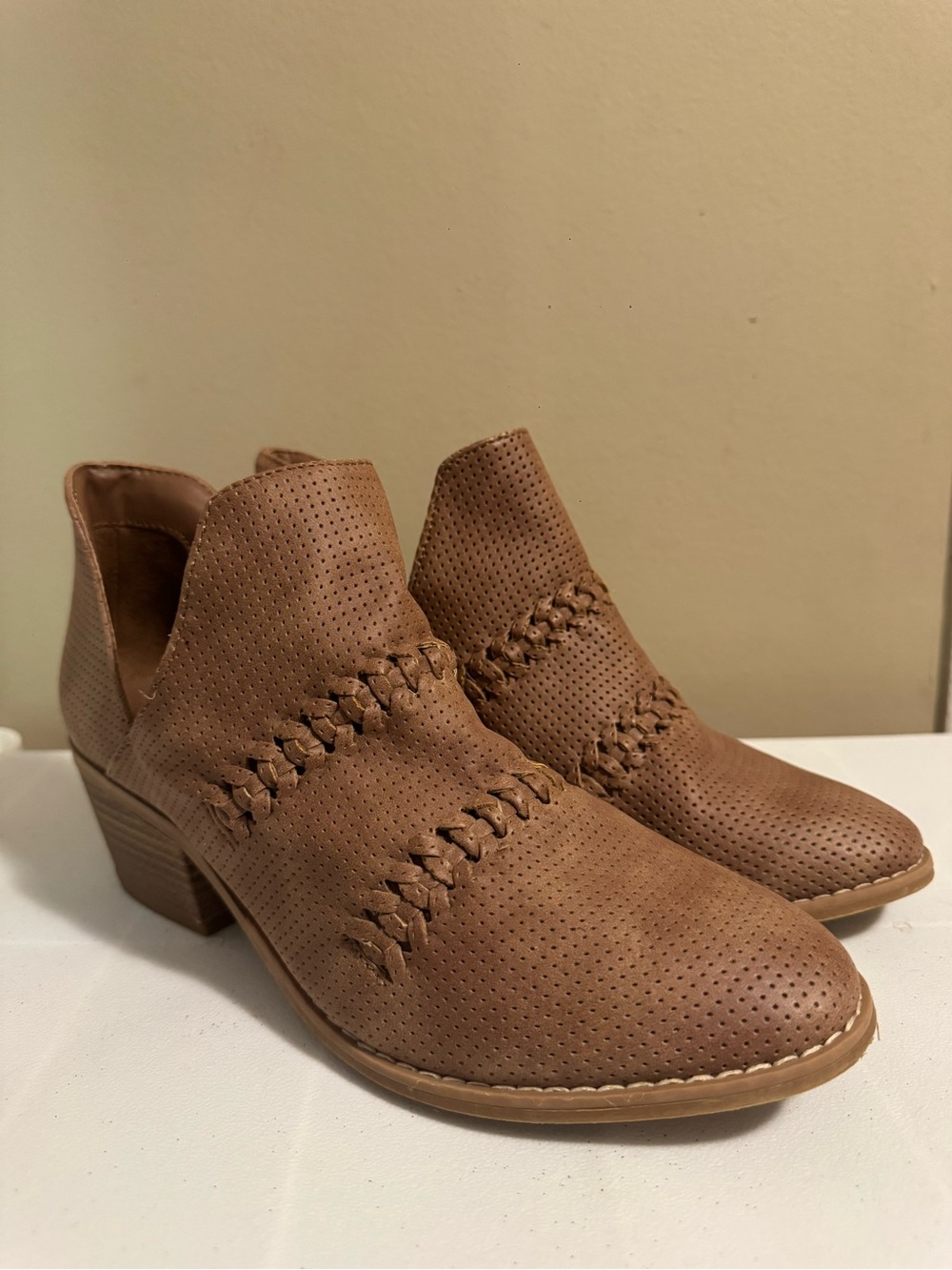 Universal Thread Autumn Brown Cut-Out Ankle Boots